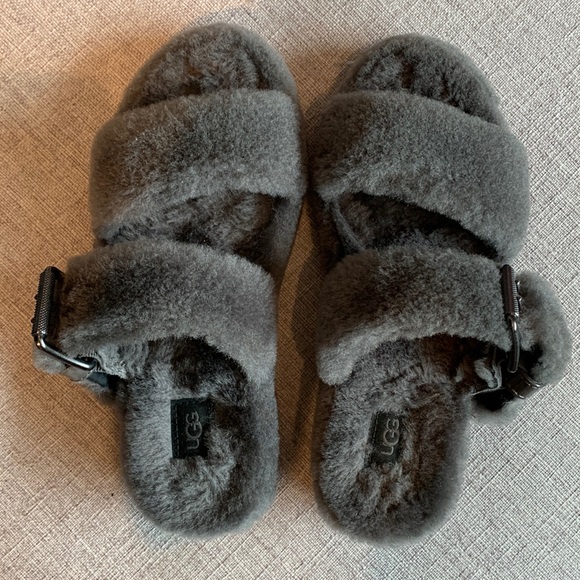 UGG SLIDES - Picture 1 of 5